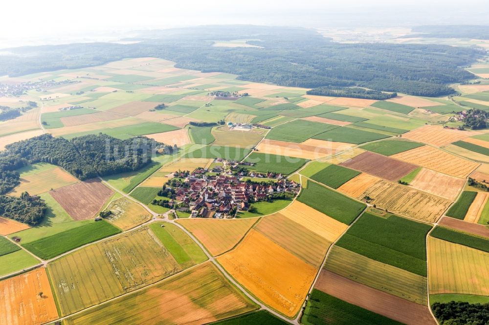 Luftbild Mönchsdeggingen - Dorf - Ansicht im Donauries am Rande von Feldern in Mönchsdeggingen im Bundesland Bayern, Deutschland