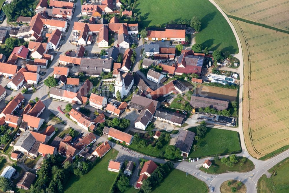 Mönchsdeggingen aus der Vogelperspektive: Dorf - Ansicht im Donauries am Rande von Feldern in Mönchsdeggingen im Bundesland Bayern, Deutschland