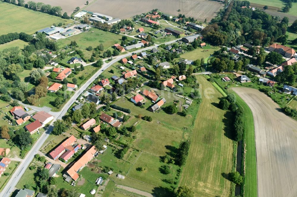 Dreilützow aus der Vogelperspektive: Dorf - Ansicht von Dreilützow im Bundesland Mecklenburg-Vorpommern