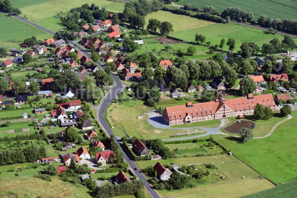 Düssin aus der Vogelperspektive: Dorf - Ansicht in Düssin im Bundesland Mecklenburg-Vorpommern, Deutschland