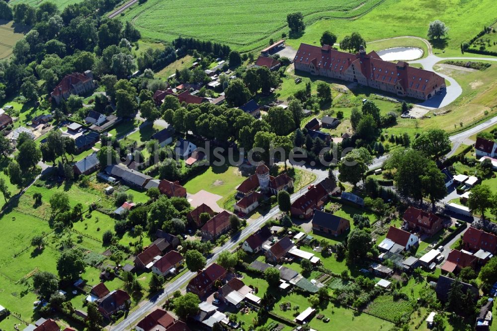 Düssin aus der Vogelperspektive: Dorf - Ansicht in Düssin im Bundesland Mecklenburg-Vorpommern, Deutschland