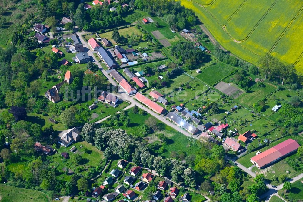 Luftbild Bülow - Dorf - Ansicht entlang der Seestraße in Bülow im Bundesland Mecklenburg-Vorpommern, Deutschland