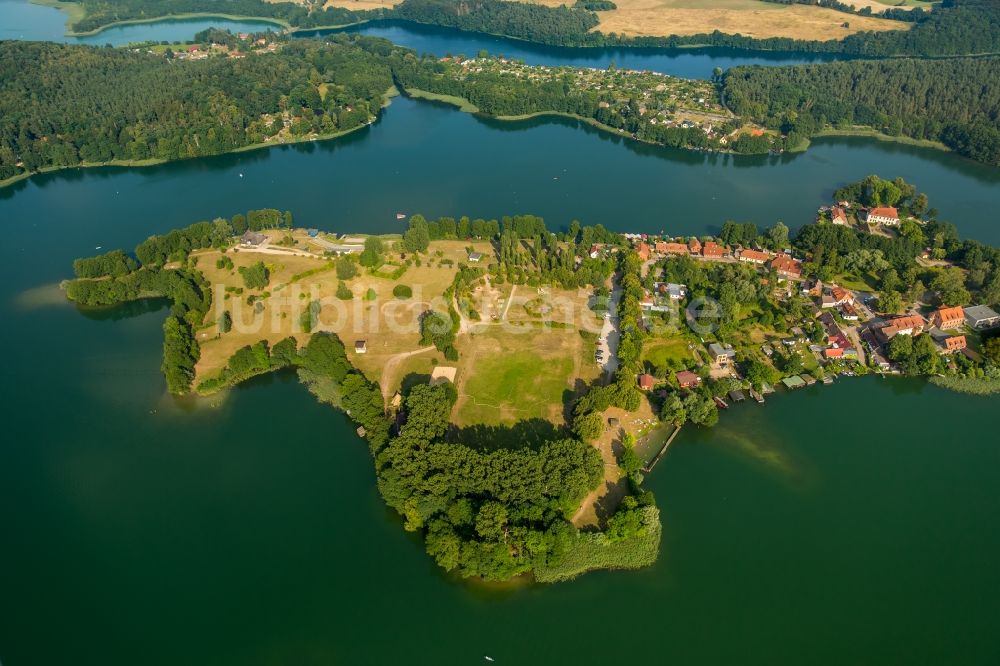 Luftbild Feldberger Seenlandschaft - Dorf - Ansicht von Feldberg und der Gemeinde Feldberger Seenlandschaft am Ufer des Haussee im Bundesland Mecklenburg-Vorpommern