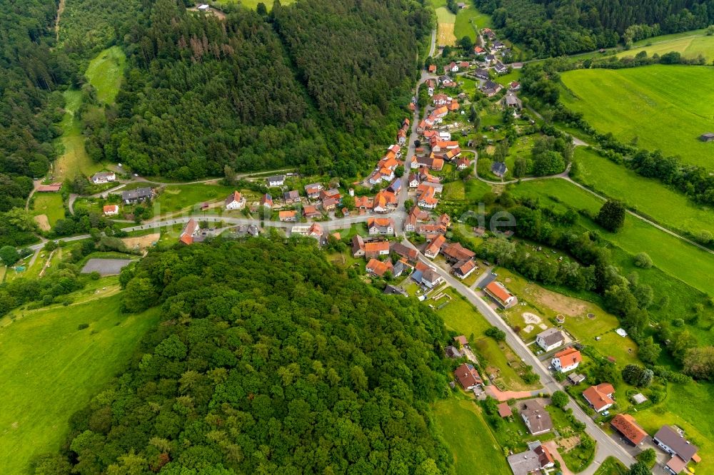 Frebershausen aus der Vogelperspektive: Dorf - Ansicht in Frebershausen im Bundesland Hessen, Deutschland