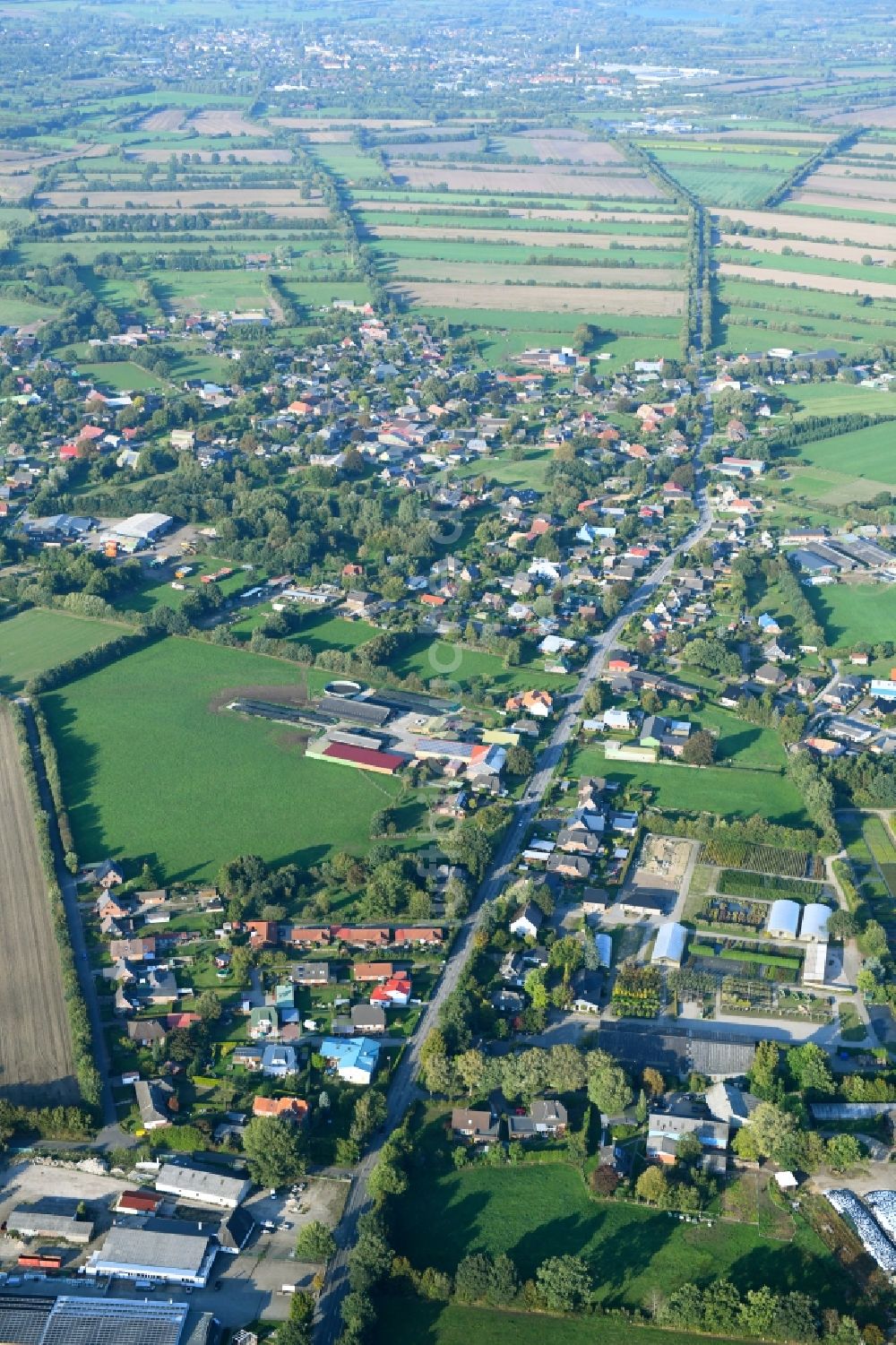 Gnutz aus der Vogelperspektive: Dorf - Ansicht in Gnutz im Bundesland Schleswig-Holstein, Deutschland