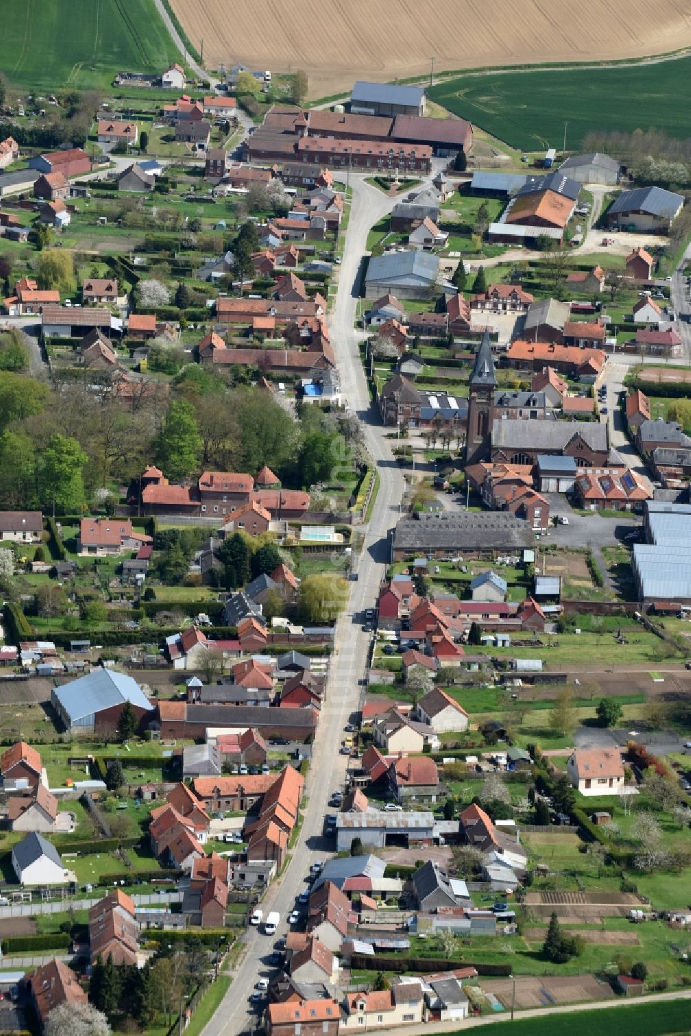 Le Hamel aus der Vogelperspektive: Dorf - Ansicht von Le Hamel in Nord-Pas-de-Calais Picardie, Frankreich