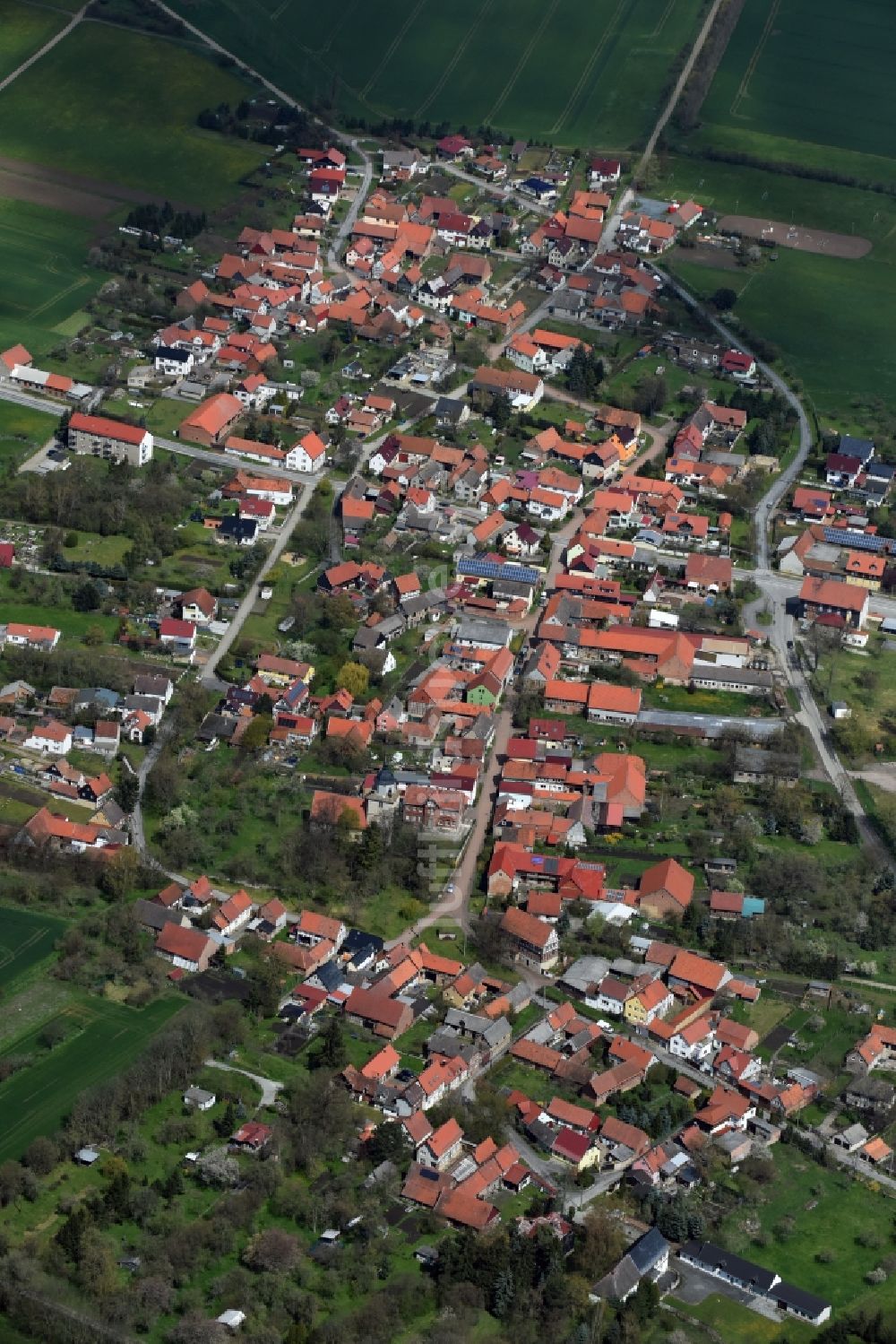 Helbedündorf von oben - Dorf - Ansicht von Helbedündorf im Bundesland Thüringen