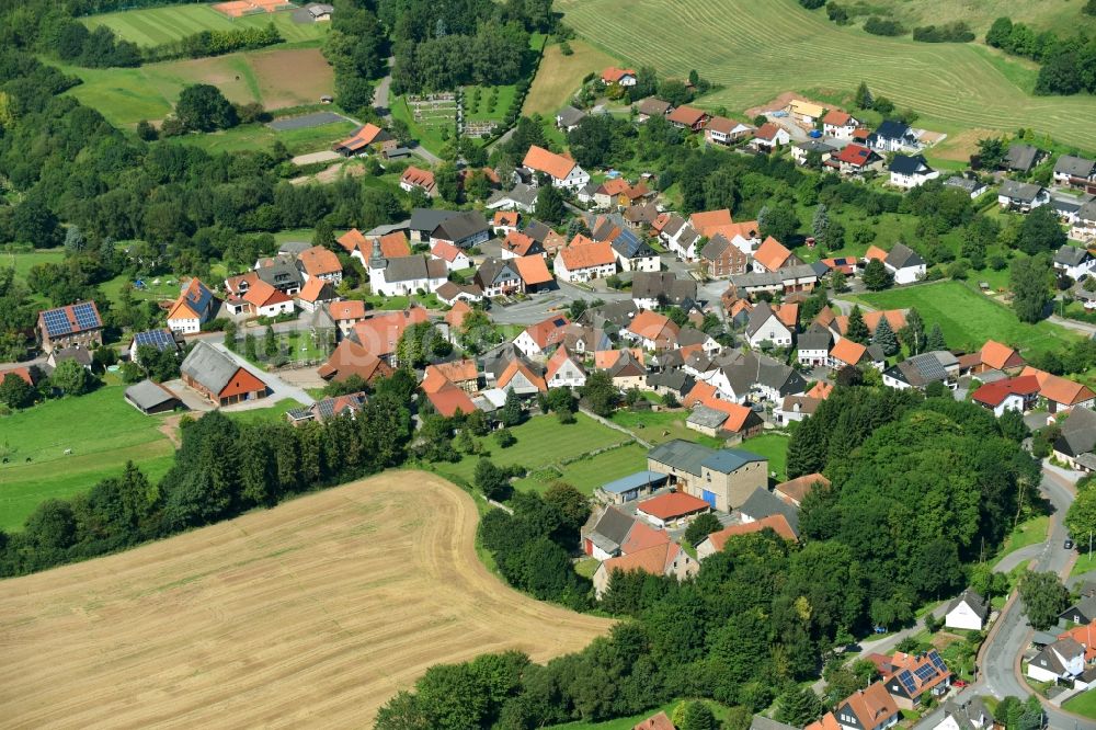 Luftaufnahme Helmighausen - Dorf - Ansicht in Helmighausen im Bundesland Hessen, Deutschland