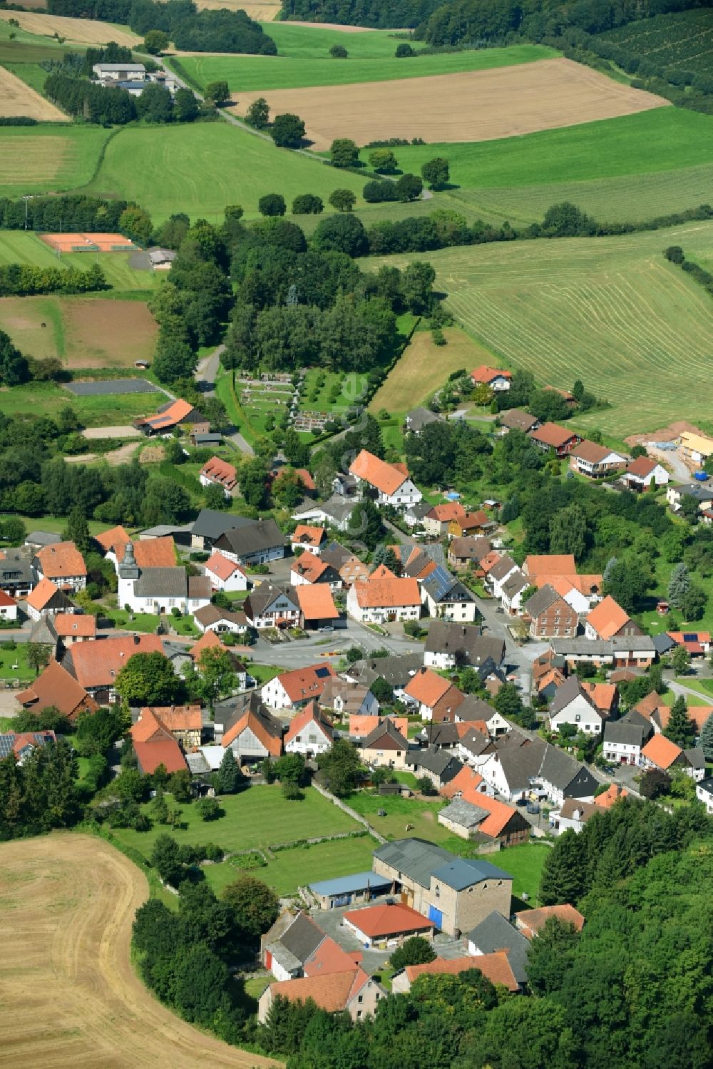 Luftbild Helmighausen - Dorf - Ansicht in Helmighausen im Bundesland Hessen, Deutschland