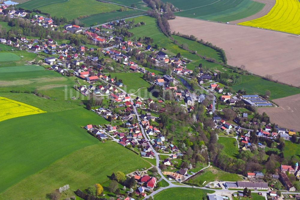 Helmsdorf aus der Vogelperspektive: Dorf - Ansicht in Helmsdorf im Bundesland Sachsen, Deutschland