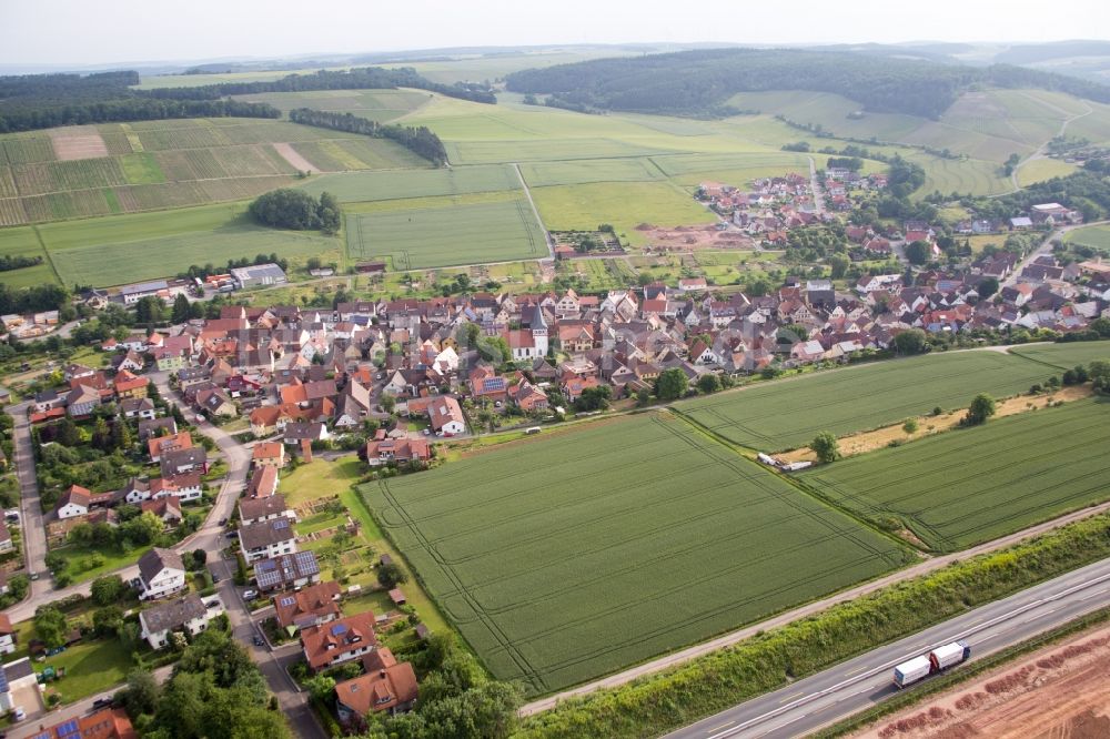 Wertheim von oben - Dorf - Ansicht hinter der Autobahn A3 am Rande von Feldern im Ortsteil Dertingen in Wertheim im Bundesland Baden-Württemberg