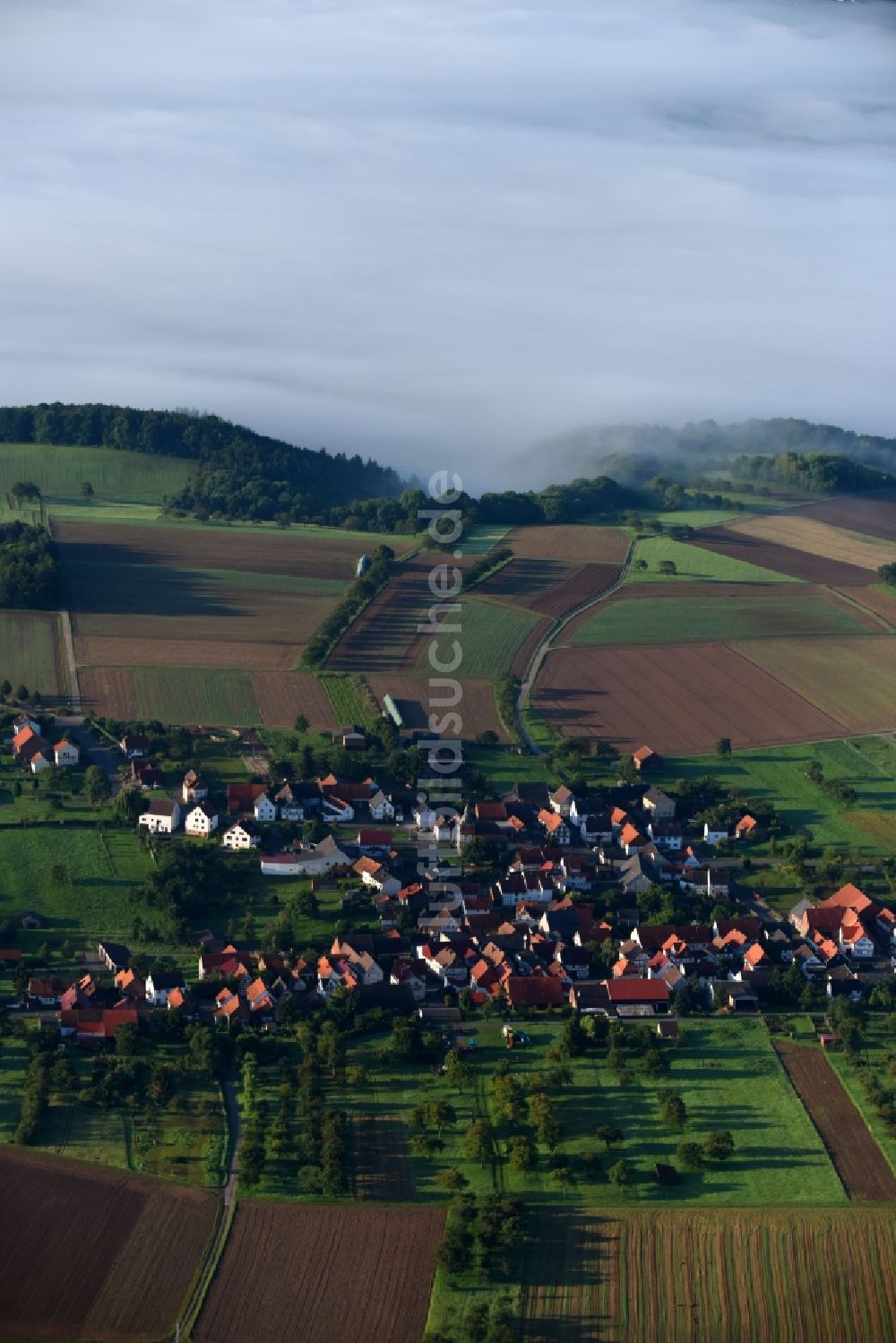 Hitzerode aus der Vogelperspektive: Dorf - Ansicht in Hitzerode im Bundesland Hessen, Deutschland