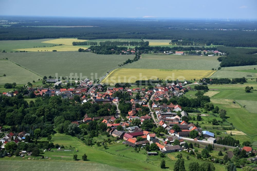 Kade aus der Vogelperspektive: Dorf - Ansicht von Kade im Bundesland Sachsen-Anhalt