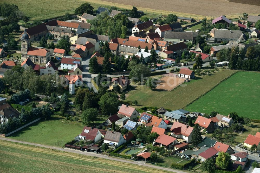 Kalzendorf von oben - Dorf - Ansicht von Kalzendorf im Bundesland Sachsen-Anhalt