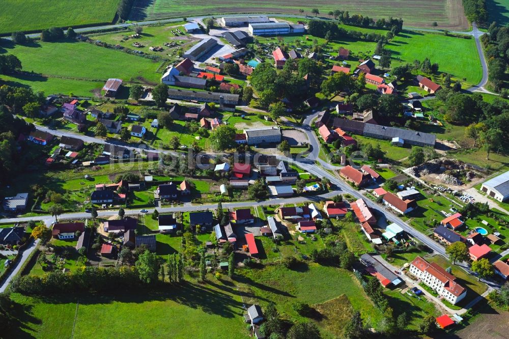 Karrenzin von oben - Dorf - Ansicht in Karrenzin im Bundesland Mecklenburg-Vorpommern, Deutschland