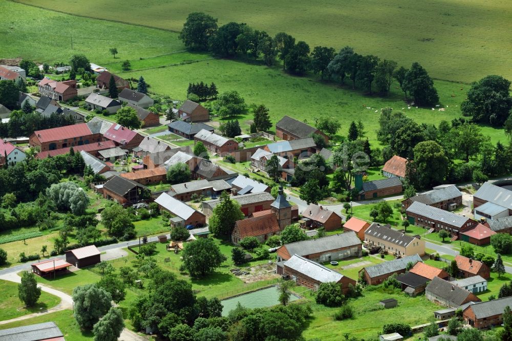 Karstädt aus der Vogelperspektive: Dorf - Ansicht in Karstädt im Bundesland Brandenburg, Deutschland