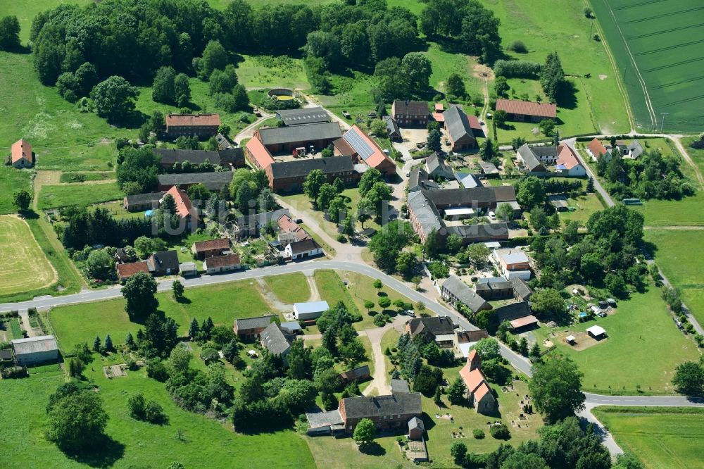 Klein Engersen aus der Vogelperspektive: Dorf - Ansicht in Klein Engersen im Bundesland Sachsen-Anhalt, Deutschland