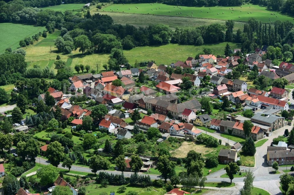 Kloster Gröningen von oben - Dorf - Ansicht von Kloster Gröningen im Bundesland Sachsen-Anhalt