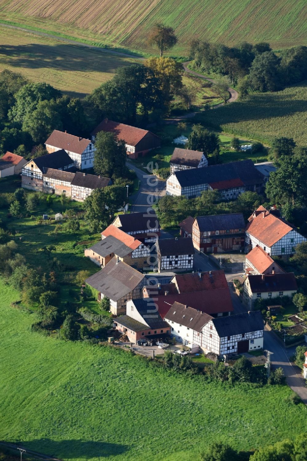 Lanertshausen von oben - Dorf - Ansicht in Lanertshausen im Bundesland Hessen, Deutschland