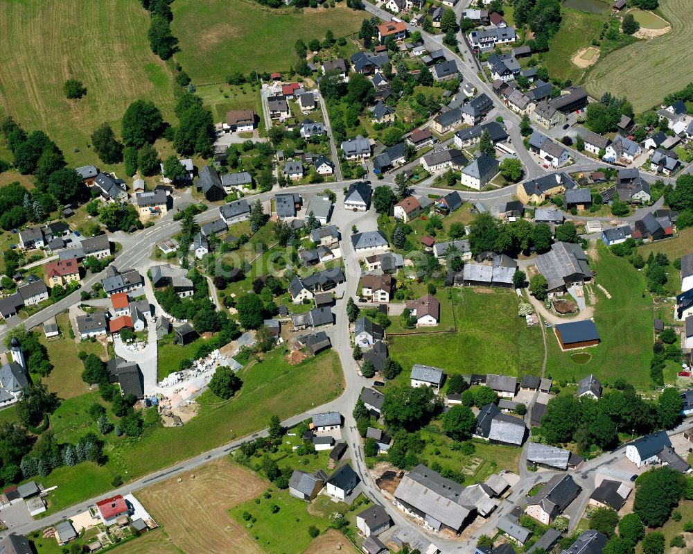 Langenbach aus der Vogelperspektive: Dorf - Ansicht in Langenbach im Bundesland Bayern, Deutschland