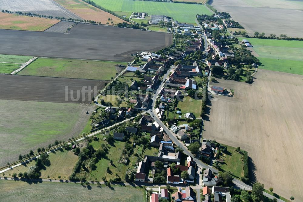 Langenlipsdorf aus der Vogelperspektive: Dorf - Ansicht von Langenlipsdorf im Bundesland Brandenburg