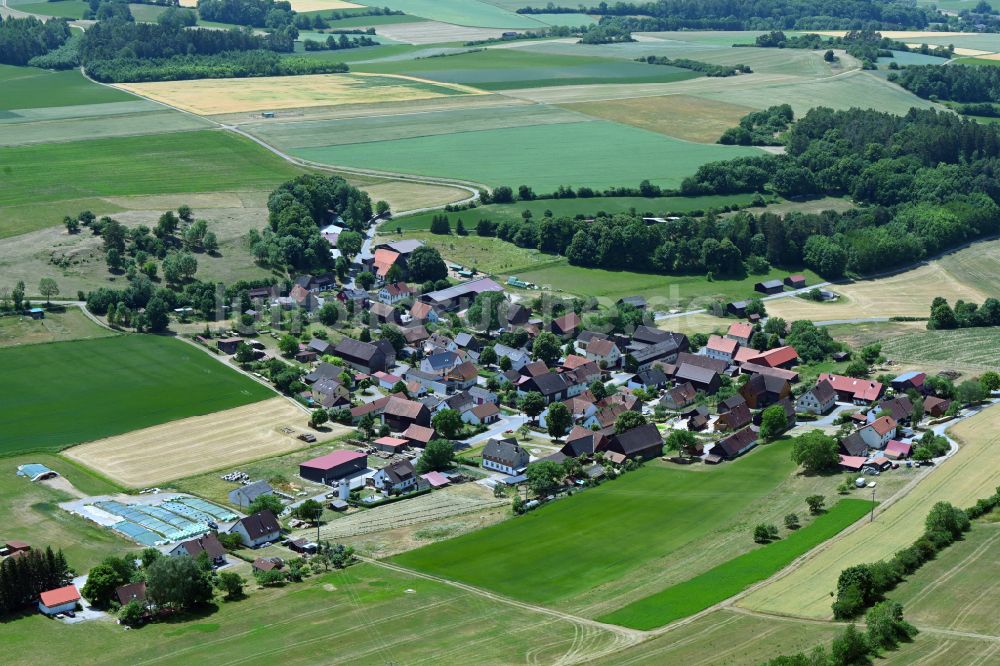 Lochau aus der Vogelperspektive: Dorf - Ansicht in Lochau im Bundesland Bayern, Deutschland