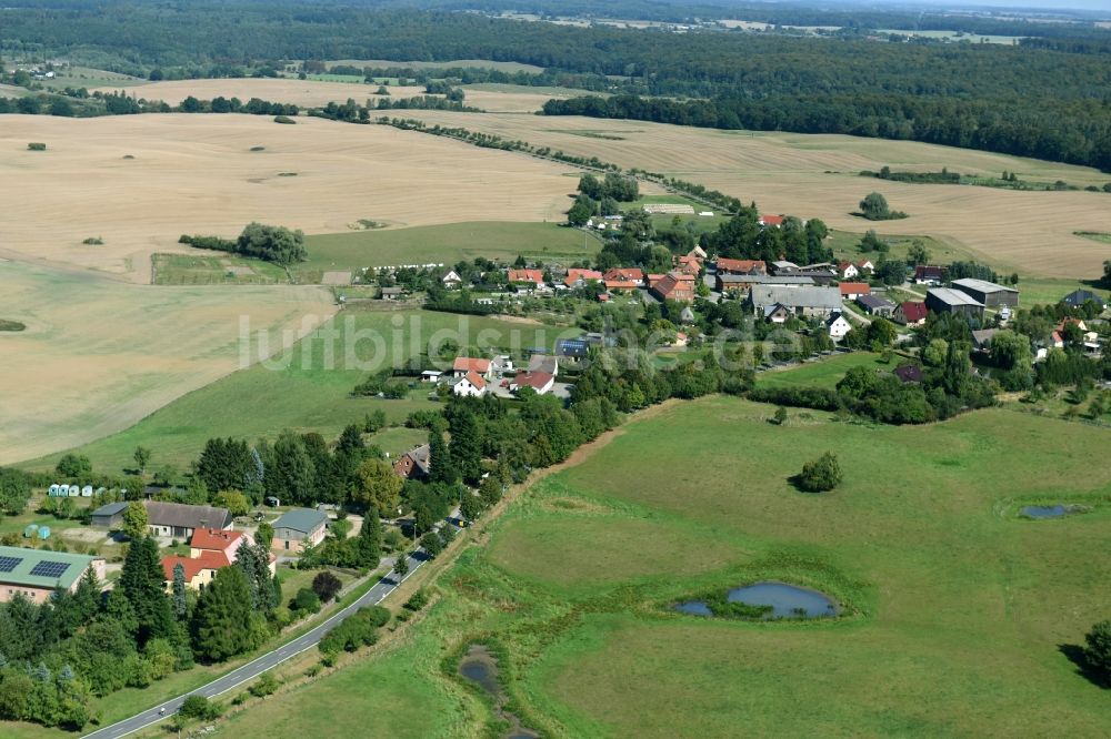 Lüttenhagen aus der Vogelperspektive: Dorf - Ansicht von Lüttenhagen im Bundesland Mecklenburg-Vorpommern