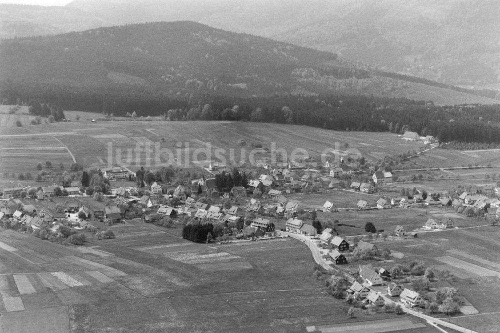 Dobel von oben - Dorf - Ansicht des Luftkurortes Dobel am Rande von Feldern in Dobel im Bundesland Baden-Württemberg