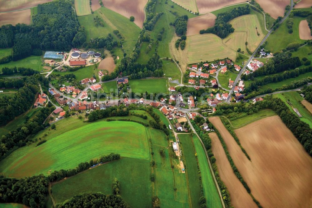 Lussberg aus der Vogelperspektive: Dorf - Ansicht von Lussberg im Bundesland Bayern