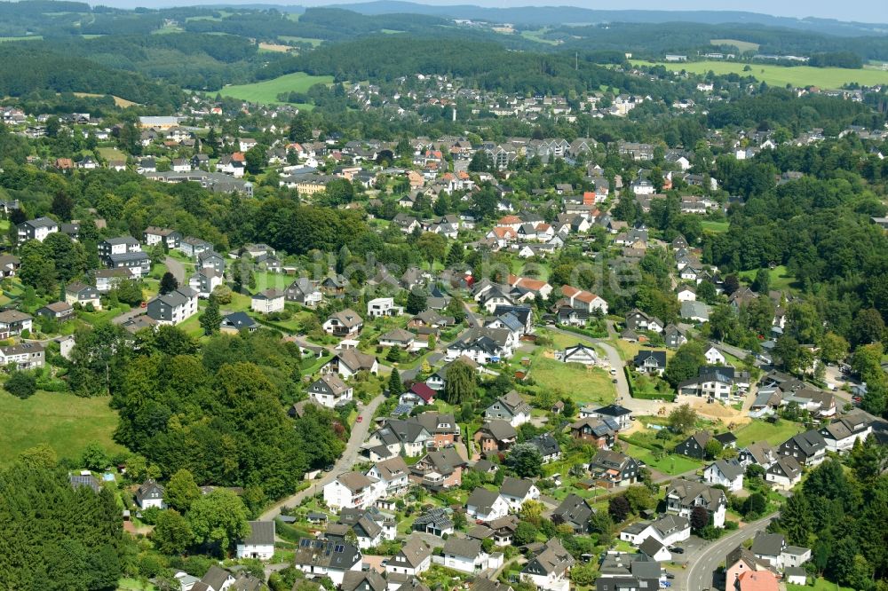 Marienheide aus der Vogelperspektive: Dorf - Ansicht in Marienheide im Bundesland Nordrhein-Westfalen, Deutschland