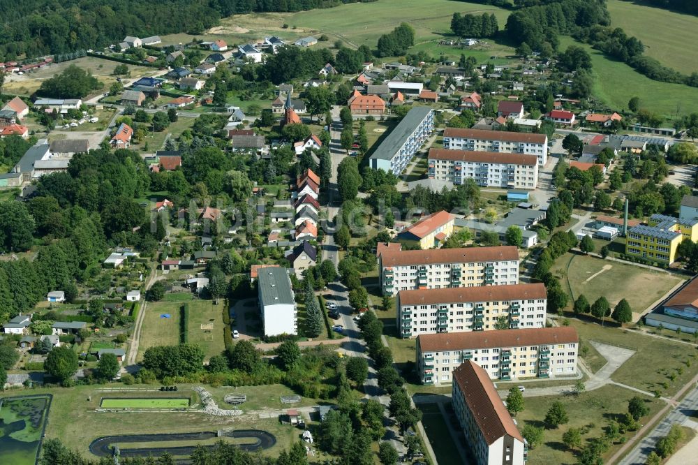 Milmersdorf aus der Vogelperspektive: Dorf - Ansicht von Milmersdorf im Bundesland Brandenburg