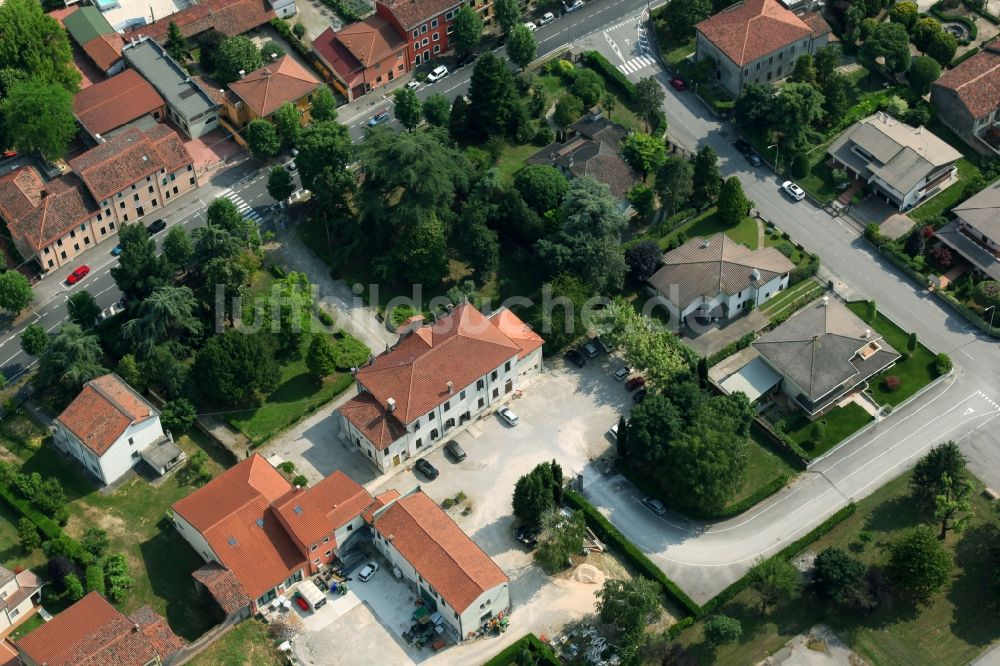 Minerbe aus der Vogelperspektive: Dorf - Ansicht in Minerbe in Venetien, Italien