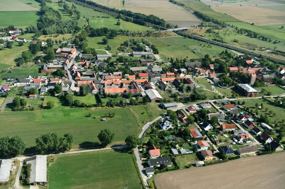 Nahrstedt aus der Vogelperspektive: Dorf - Ansicht von Nahrstedt im Bundesland Sachsen-Anhalt