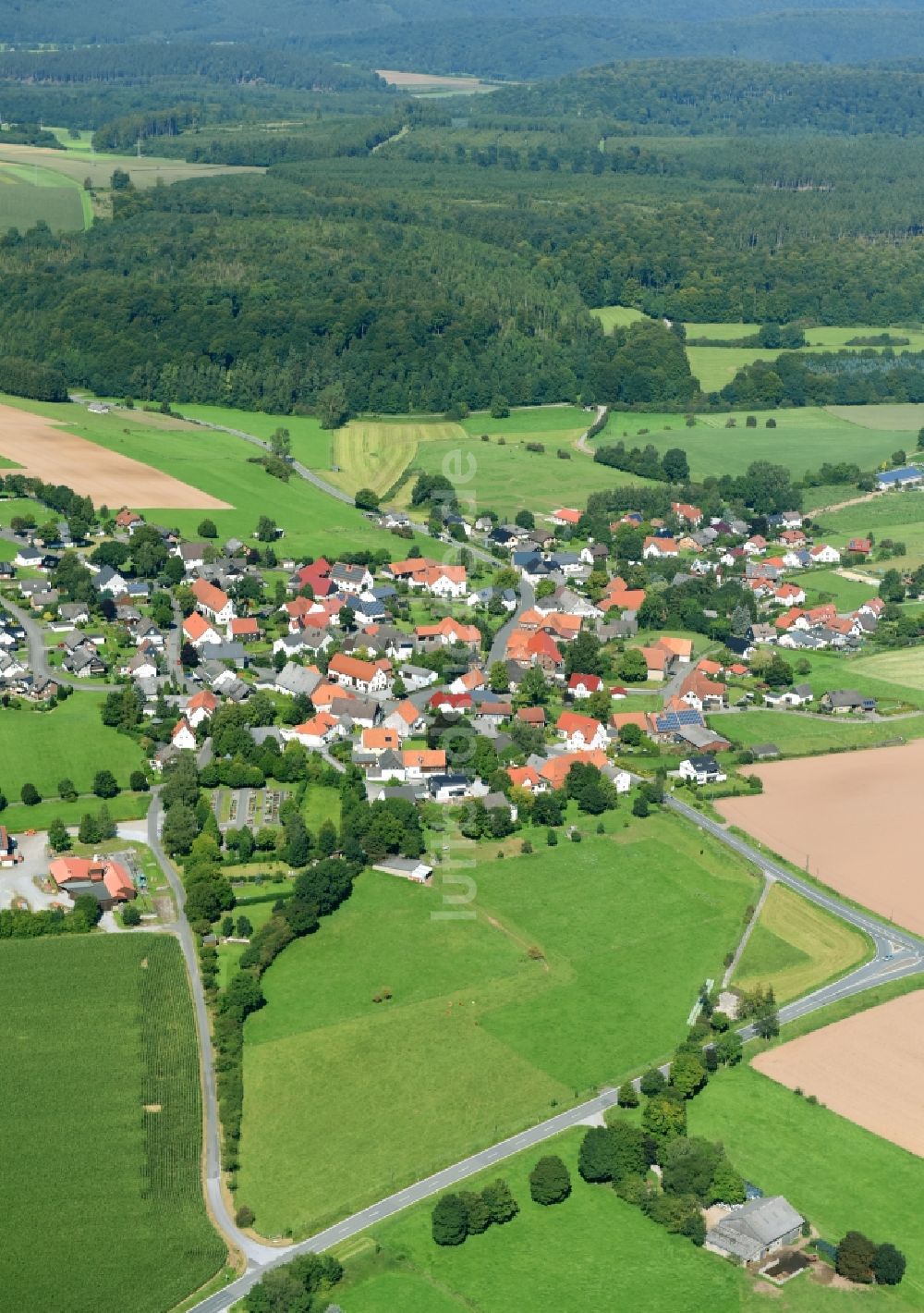 Nehden aus der Vogelperspektive: Dorf - Ansicht in Nehden im Bundesland Nordrhein-Westfalen, Deutschland