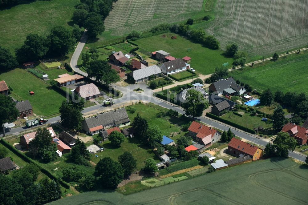 Neu Herzfeld aus der Vogelperspektive: Dorf - Ansicht von Neu Herzfeld im Bundesland Mecklenburg-Vorpommern