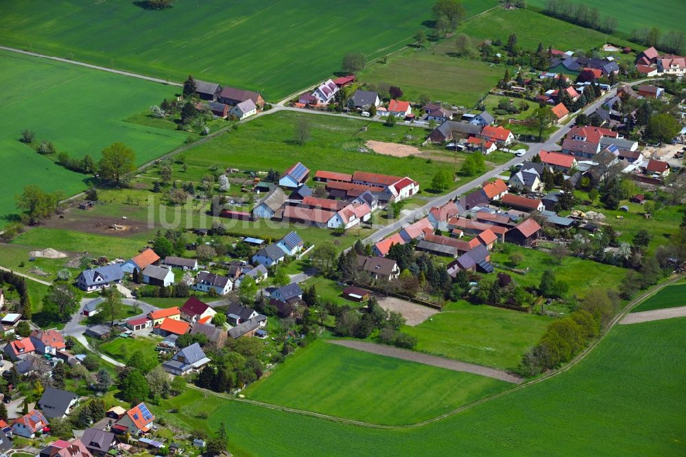 Neuhausen/Spree aus der Vogelperspektive: Dorf - Ansicht in Neuhausen/Spree im Bundesland Brandenburg, Deutschland