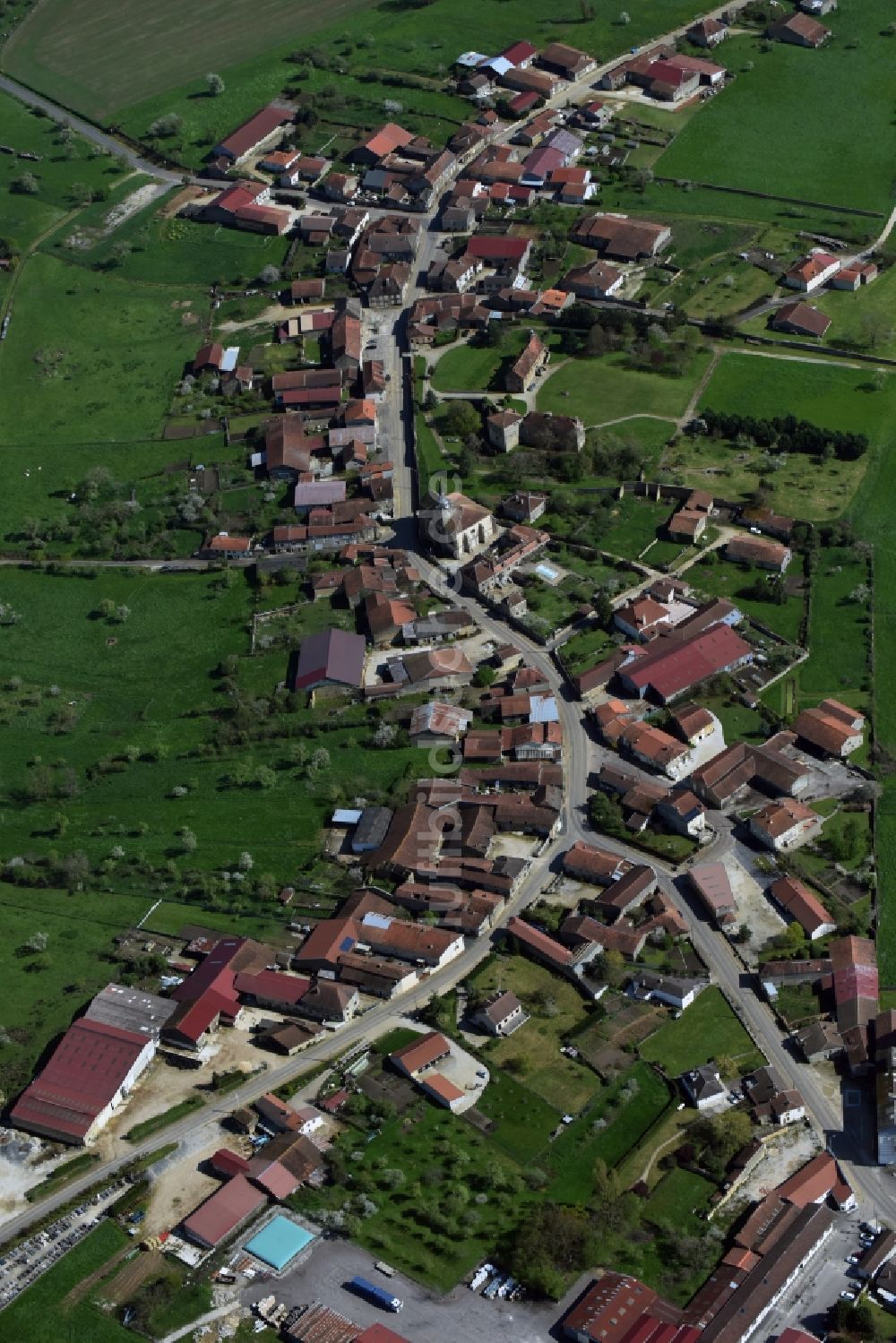 Nully Tremilly von oben - Dorf - Ansicht von Nully Tremilly in Alsace-Champagne-Ardenne-Lorraine, Frankreich