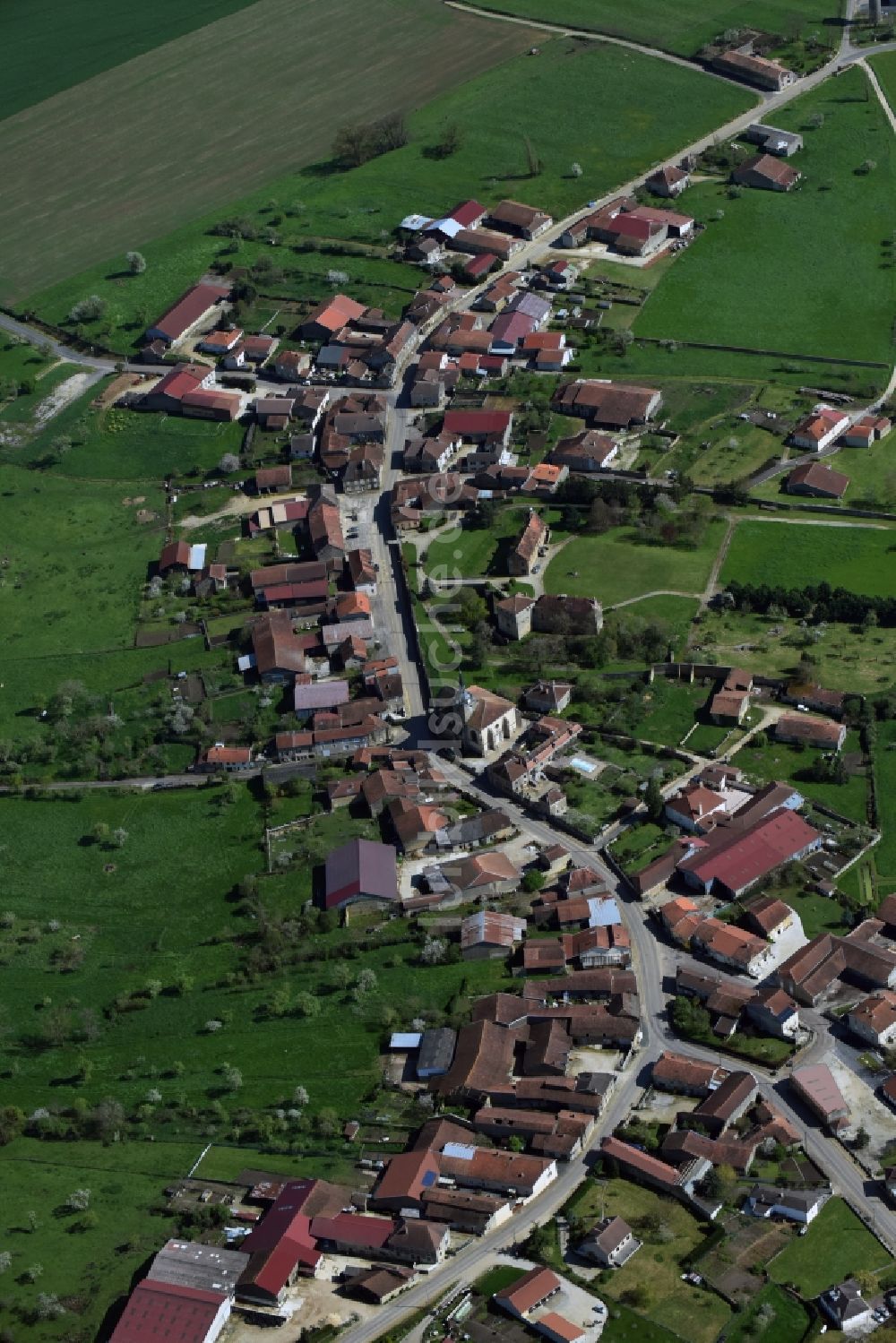 Nully Tremilly aus der Vogelperspektive: Dorf - Ansicht von Nully Tremilly in Alsace-Champagne-Ardenne-Lorraine, Frankreich