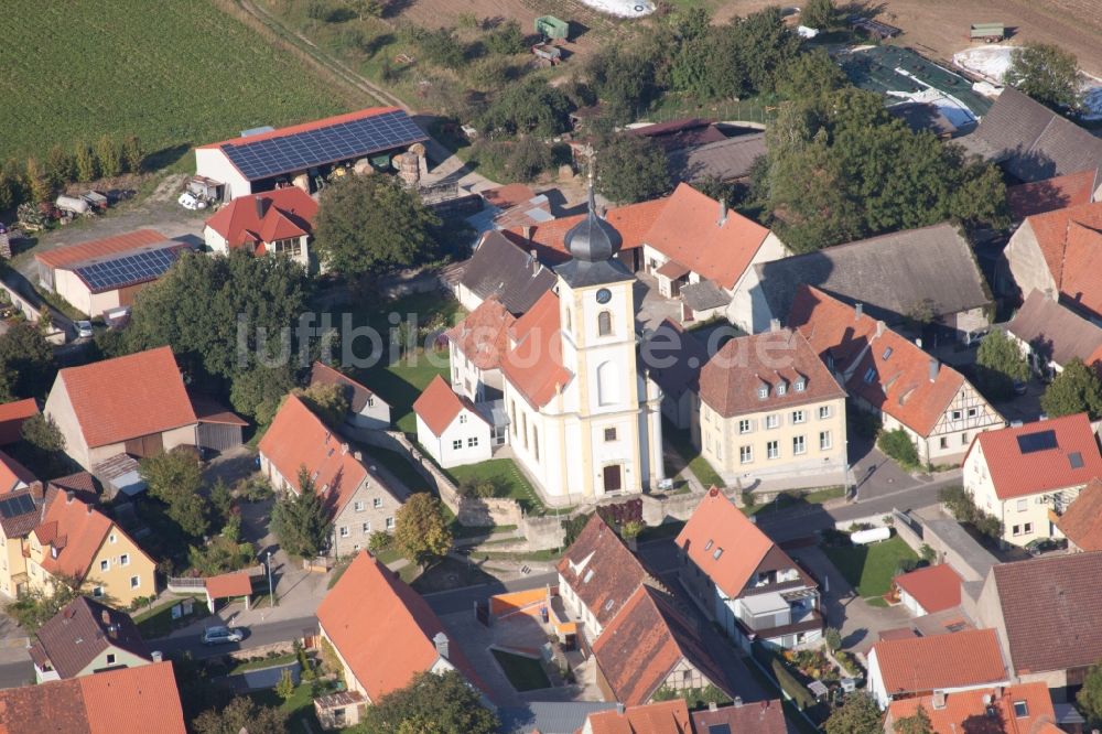 Iphofen aus der Vogelperspektive: Dorf - Ansicht im Ortsteil Dornheim in Iphofen im Bundesland Bayern