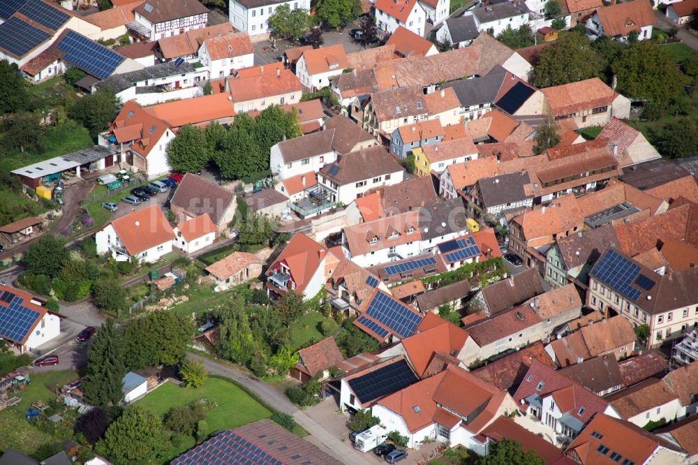 Luftbild Heuchelheim-Klingen - Dorf - Ansicht im Ortsteil Heuchelheim in Heuchelheim-Klingen im Bundesland Rheinland-Pfalz