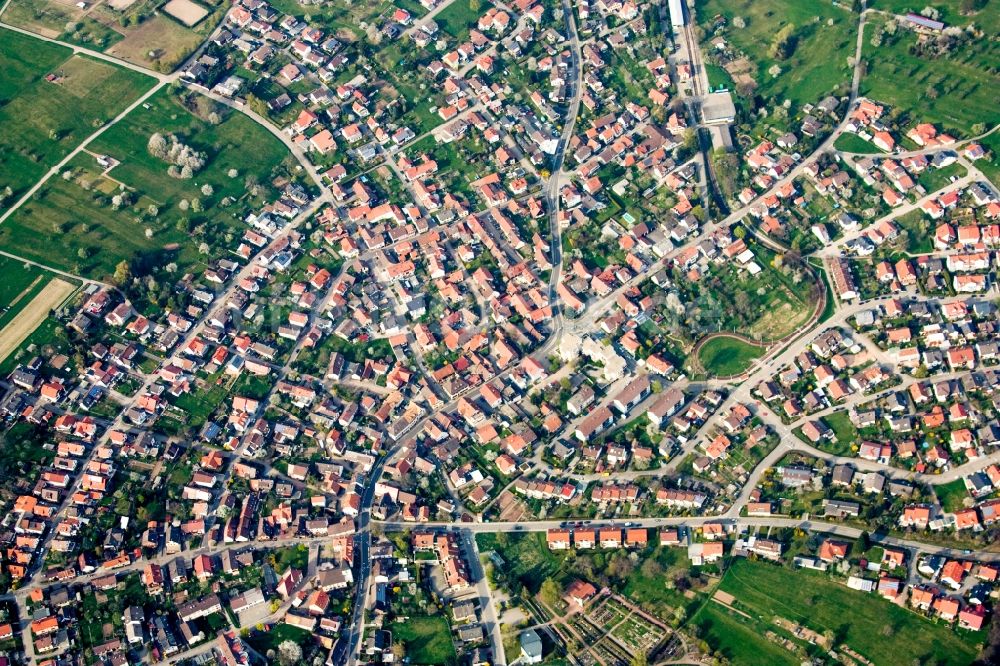 Luftaufnahme Karlsbad - Dorf - Ansicht im Ortsteil Ittersbach in Karlsbad im Bundesland Baden-Württemberg, Deutschland