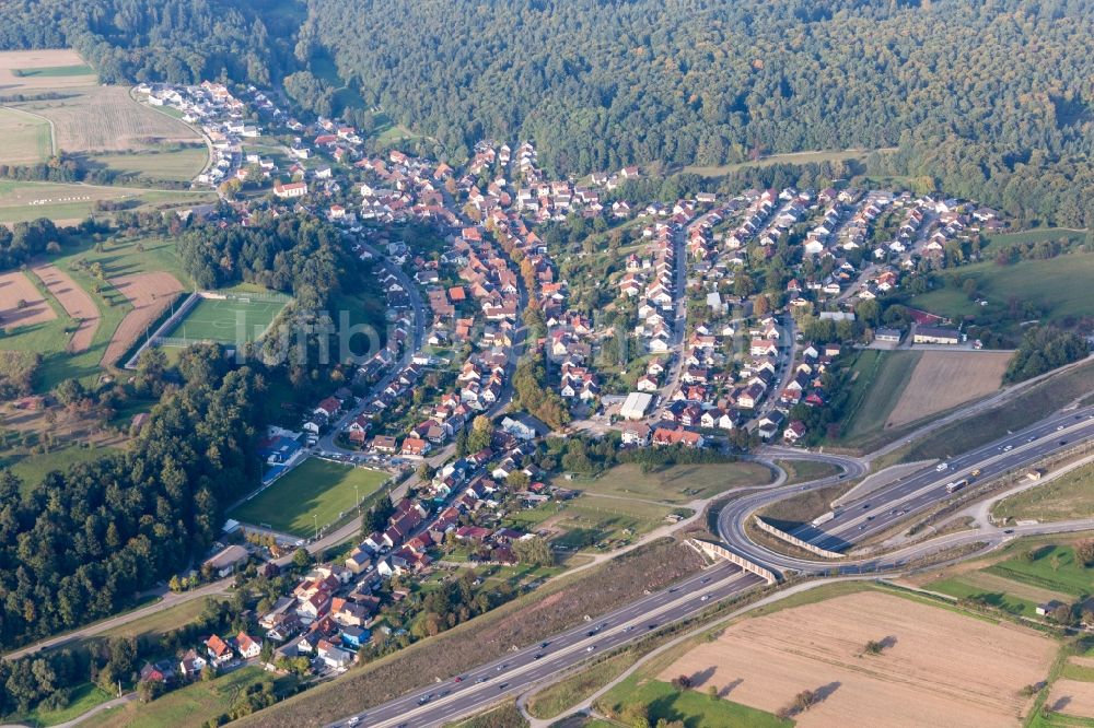 Karlsbad aus der Vogelperspektive: Dorf - Ansicht im Ortsteil Mutschelbach in Karlsbad im Bundesland Baden-Württemberg, Deutschland