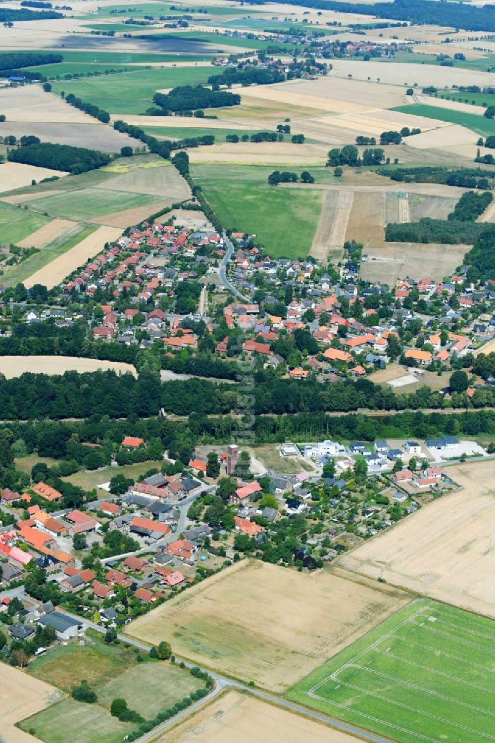 Wedesbüttel aus der Vogelperspektive: Dorf - Ansicht im Ortsteil Wedelheine in Wedesbüttel im Bundesland Niedersachsen, Deutschland