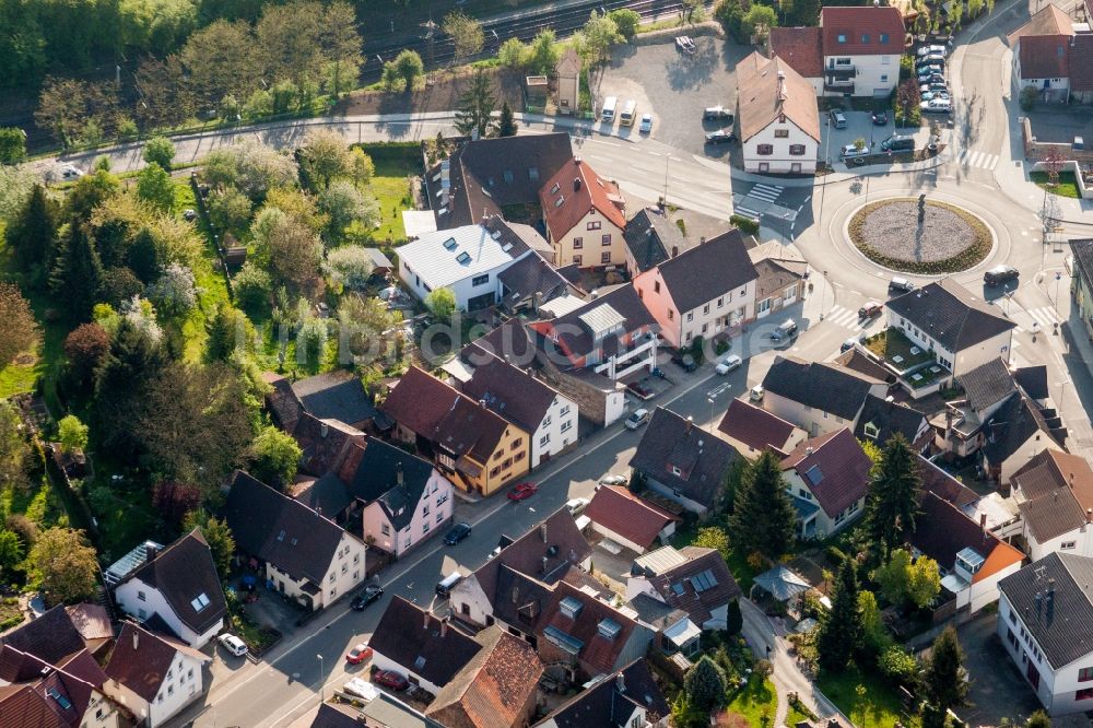 Pfinztal aus der Vogelperspektive: Dorf - Ansicht im Ortsteil Wilferdingen in Pfinztal im Bundesland Baden-Württemberg, Deutschland