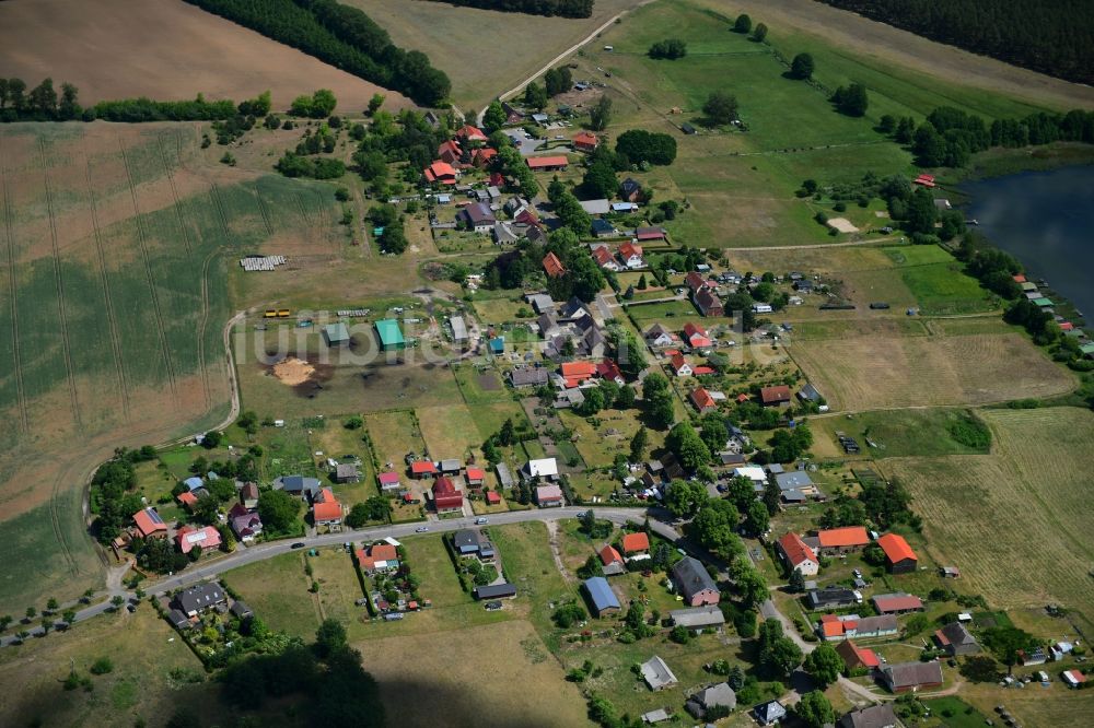 Peetsch aus der Vogelperspektive: Dorf - Ansicht in Peetsch im Bundesland Mecklenburg-Vorpommern, Deutschland