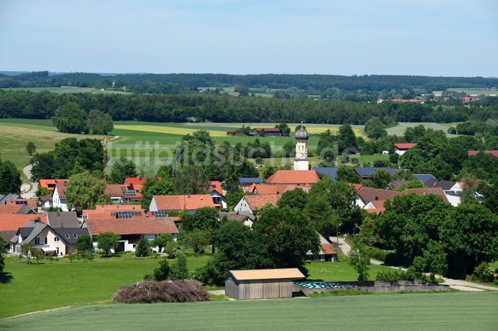 Pfaffenhofen von oben - Dorf - Ansicht in Pfaffenhofen im Bundesland Bayern, Deutschland