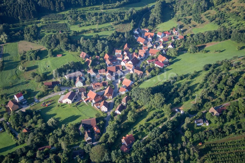 Pommer aus der Vogelperspektive: Dorf - Ansicht in Pommer im Bundesland Bayern, Deutschland