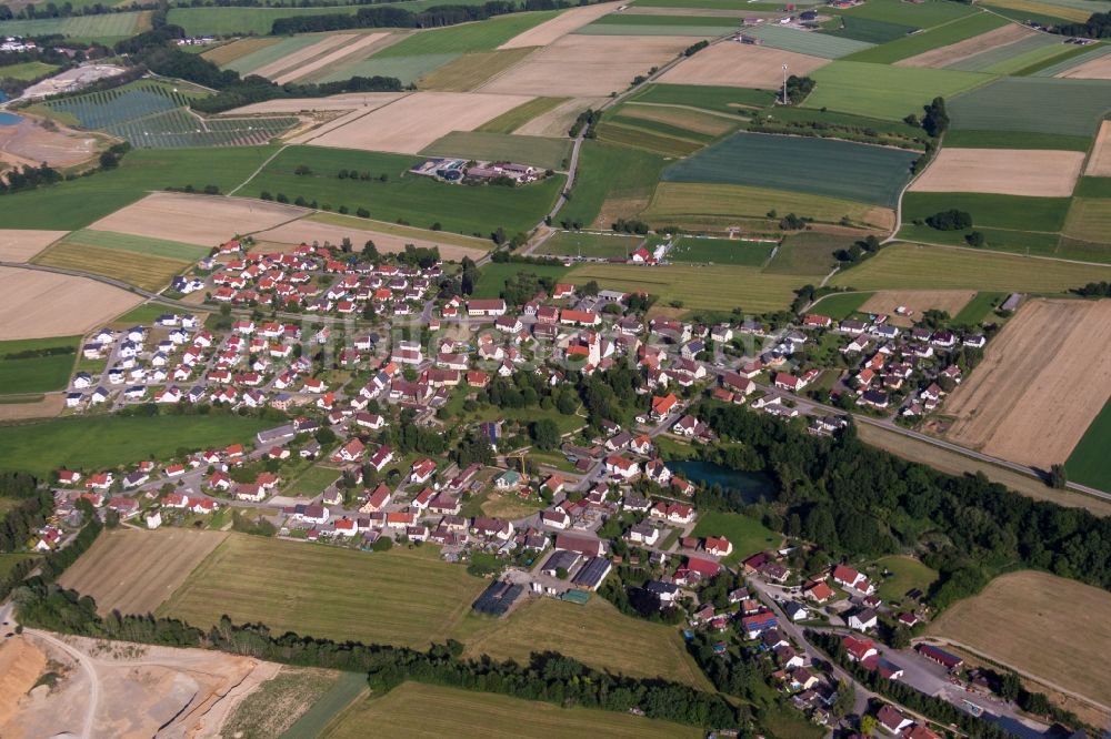 Luftaufnahme Alberweiler - Dorf - Ansicht am Rande von Feldern in Alberweiler im Bundesland Baden-Württemberg, Deutschland