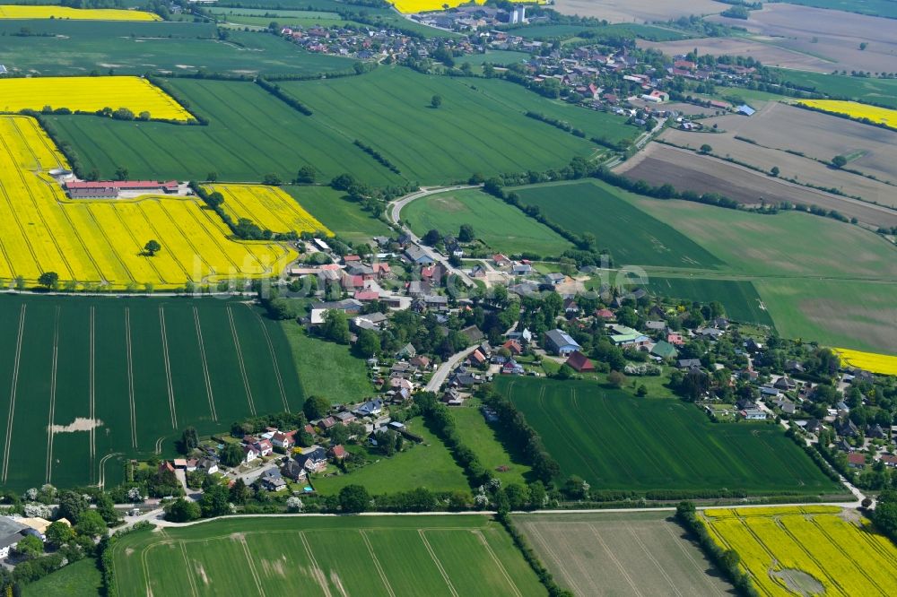 Luftbild Altengörs - Dorf - Ansicht am Rande von Feldern in Altengörs im Bundesland Schleswig-Holstein, Deutschland