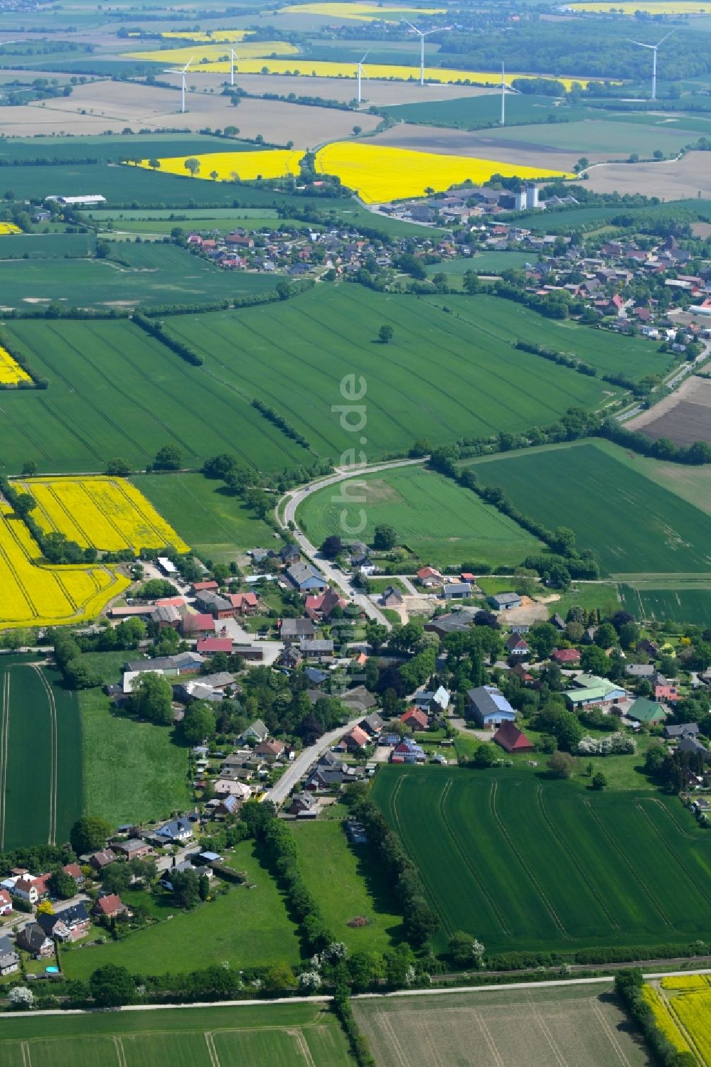 Luftaufnahme Altengörs - Dorf - Ansicht am Rande von Feldern in Altengörs im Bundesland Schleswig-Holstein, Deutschland